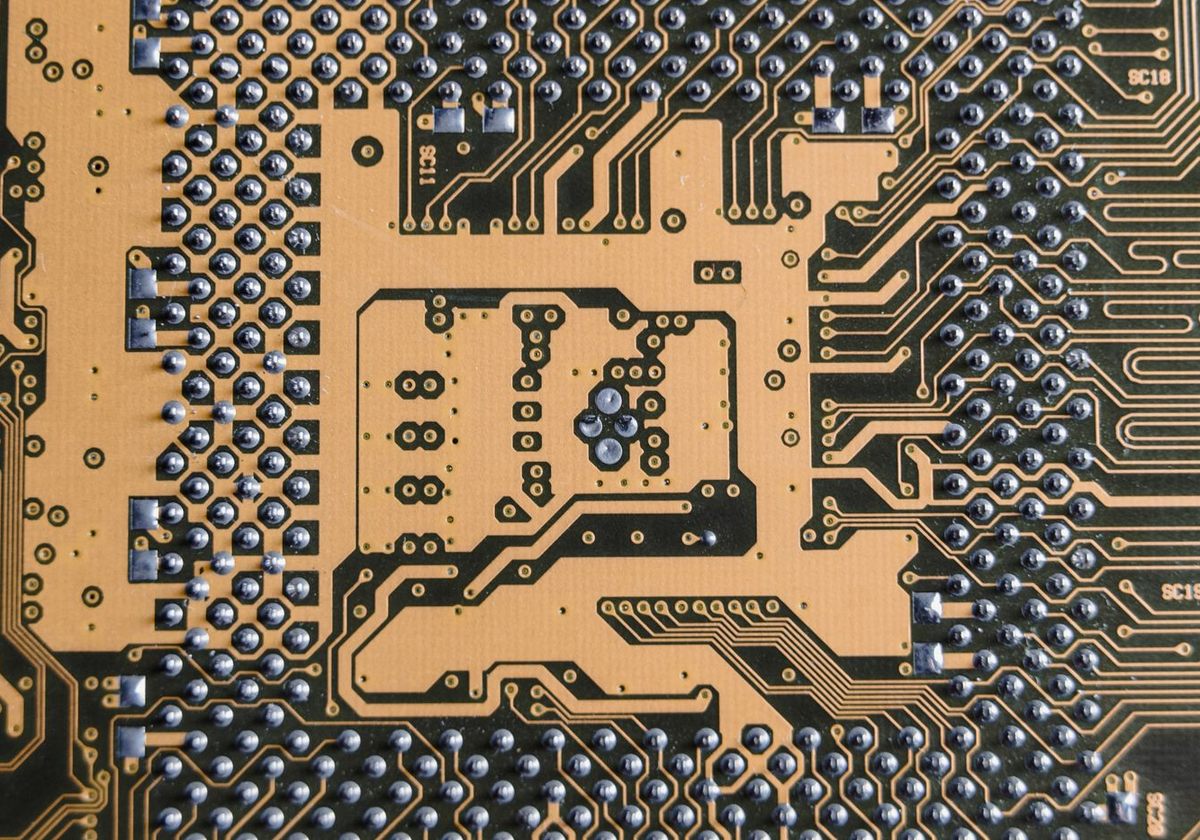 Pads de brasage et tracé sur une carte de circuit